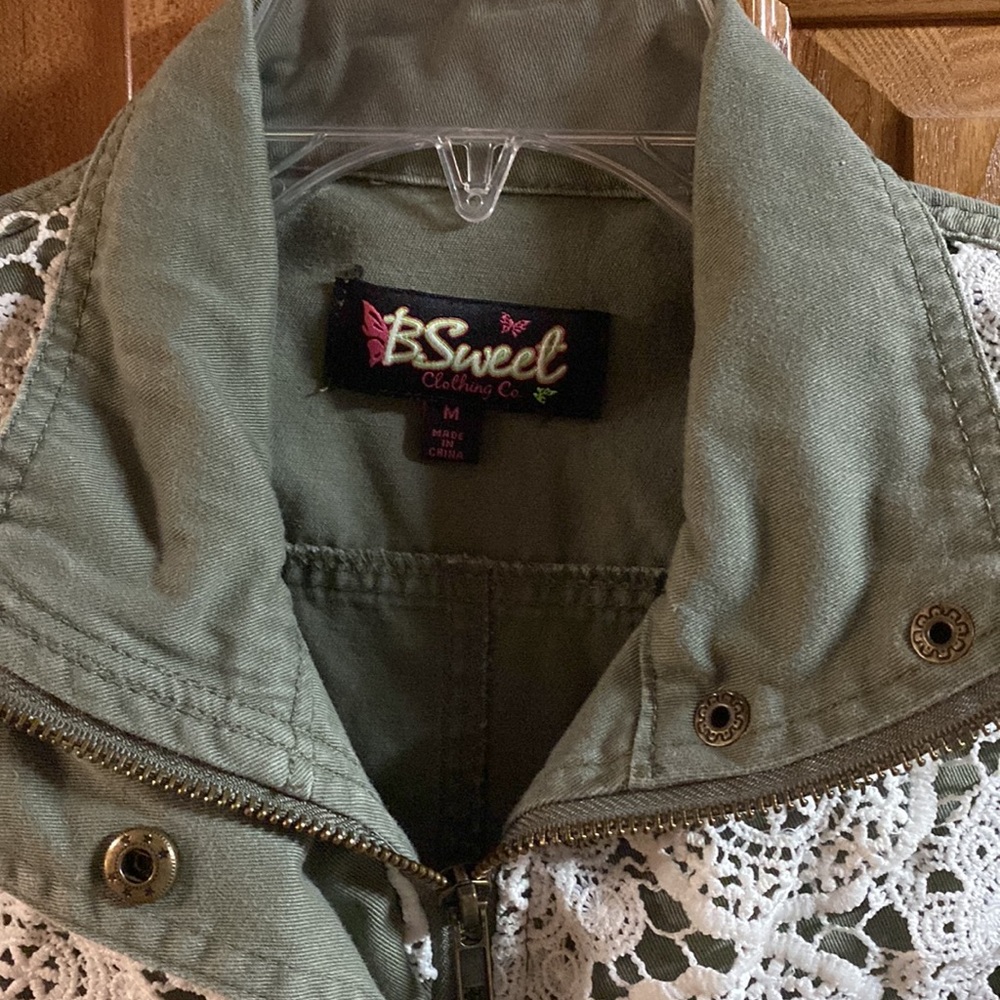 Vest - Picture 2 of 4